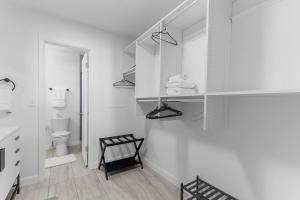 Close to Samford with fast Wi-Fi, washer, dryer and free parking