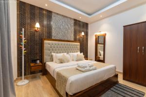 Twin Villa Red - Luxury Villa with Mountain View