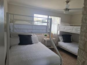 Marlin Waters Holiday Unit 6 walk to beach and river Linen & Wifi Bermagui