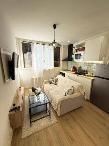 Séjour lumineux et moderne aux portes de Paris