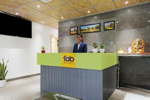 FabHotel Yellow Courtyard