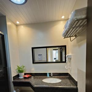 Eyas Staycation 2bedrooms condo near tourist spots with parking