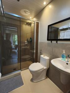 Eyas Staycation 2bedrooms condo near tourist spots with parking