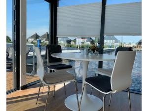 Modern houseboat in Offingawier with terrace