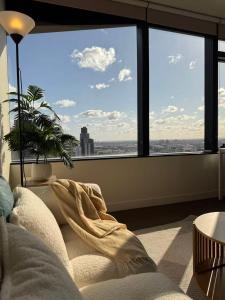 1 Bedroom Apartment in CBD with skyline view