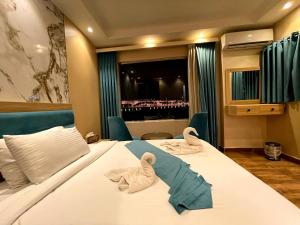 Gabry Grand Egyptian Museum and Pyramids