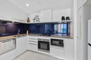 Circle on Cavill - Hosted by Coastal Letting Co.