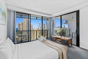 Circle on Cavill - Hosted by Coastal Letting Co.