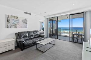 Circle on Cavill - Hosted by Coastal Letting Co.