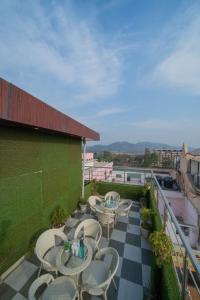 Perfectstayz Premium at Harkipauri Road - Ganga view rooftop cafe