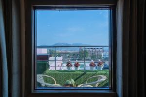 Perfectstayz Premium at Harkipauri Road - Ganga view rooftop cafe