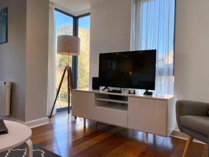 Urbans Large 2 bed, 2 bath luxury apartment with secure parking