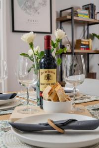 Contractor & Business House with Garden, Full Kitchen, Free Parking & Fast WiFi