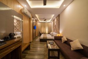 Perfectstayz Premium at Harkipauri Road - Ganga view rooftop cafe