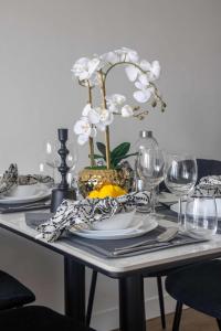 Frank Porter - Silverene Towers A