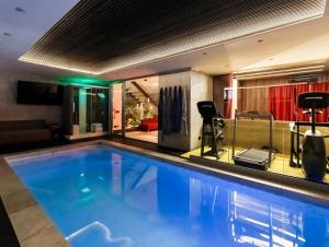 Appartamento con piscina privata e cinema