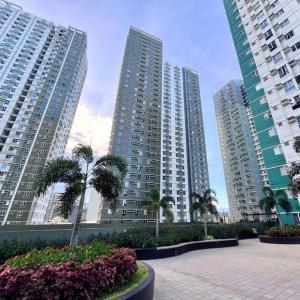 Cebu IT Park Stay Cozy Condo with Netflix, WiFi & Pool View