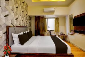 Super Collection O Shri Sai Baba Temple Formerly Hotel Maitreya