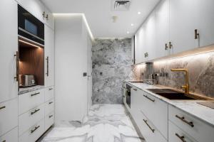 Fairmont Residence Modern 2bhk in Palm Jumeirah