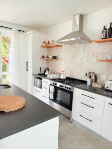 Almond Tree Cottage 2-Bed Heritage Home in Robertson