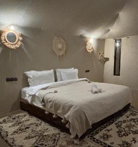 Sunshine luxury desert camp