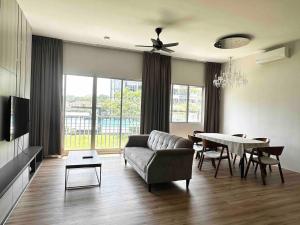 Home Near Kuching Airport &Convenient at your Doorsteps