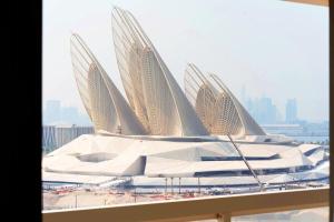 Saadiyat Luxury Escape Walk to Beach & Museum