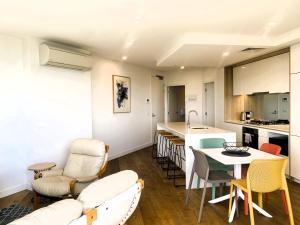 MERCER APARMENTS 2 Bedroom Apartment with Bay Views on the Geelong Waterfront - 609