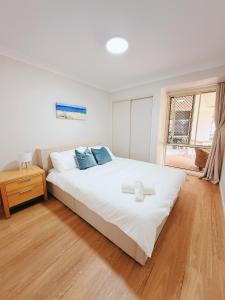 Family & Pet-Friendly 4BR Home Freshly Renovated near Transport & Malls