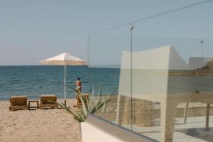 Costel BeachFront Residence, BBQ & Private Sunbeds, By ThinkVilla