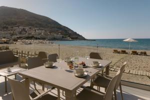 Costel BeachFront Residence, BBQ & Private Sunbeds, By ThinkVilla