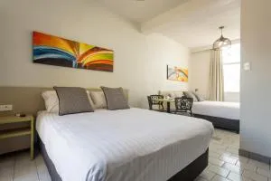 Nightcap at Emerald Star Hotel - Gindie