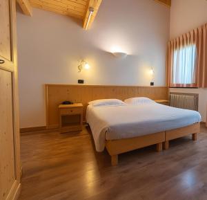 Camera Tripla Superior