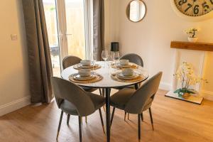 Cosy 2BR House - Space Centre - Free Parking