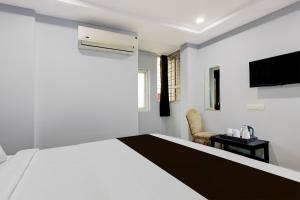 OYO Collection O Dr. NTR University Of Health Sciences Formerly Hotel V Elite