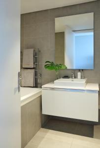 Luxury Green Point Penthouse with Ocean Views