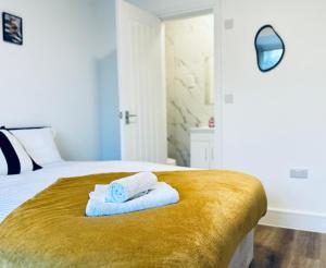 Modern 8-Bed Guest House, 5 Mins to Heathrow