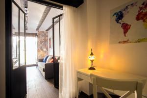 Window to Central Market