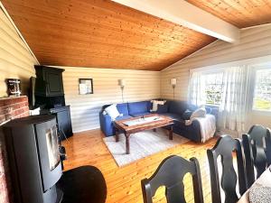 Koselig familiehytte med peis og utsikt nær skiløyper og turterreng