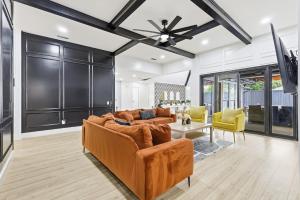 Plano Perfect Getaway - Pool Hot Tub BBQ Grill