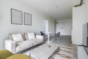 Blueground Stratford rooftop nr Olympic Park LON-690