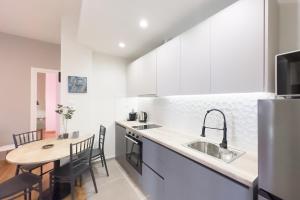 Panormou Neon - Urban Apartment 4B