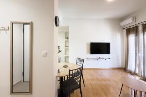 Panormou Neon - Urban Apartment 4B