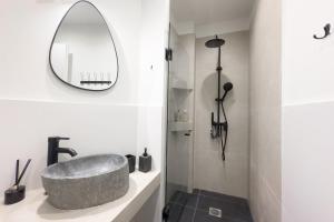 Panormou Neon - Urban Apartment 4B