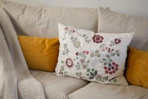 Luxury Apartment in the Heart of the City by Noclegi Renters