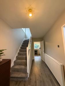 Charming 3 BR - NEC HS2- Long Stays Wifi Parking Airport