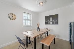 Stylish 3 Bedroom Duplex Penthouse in York