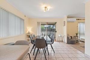 4E0 Abnb-Style Spacious 3BR, Free Parking, Easy Access To City