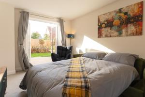 Stylish 3 bed house in Bedford perfect for Contractors and families