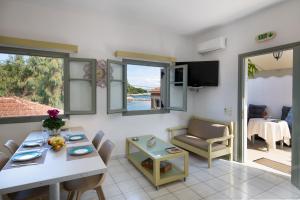 Dora Studios by PaxosRetreats